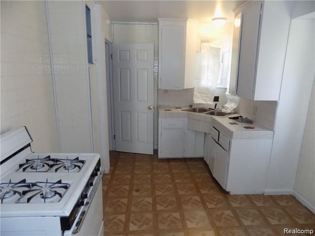 18708 SHAFTSBURY Avenue, Detroit, MI 48219