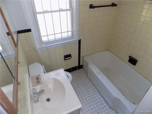 18708 SHAFTSBURY Avenue, Detroit, MI 48219