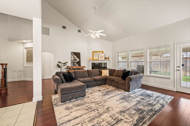 308 Bradbury Drive, Euless, TX 76040
