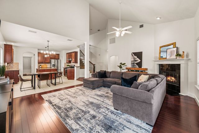 308 Bradbury Drive, Euless, TX 76040
