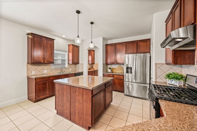 308 Bradbury Drive, Euless, TX 76040