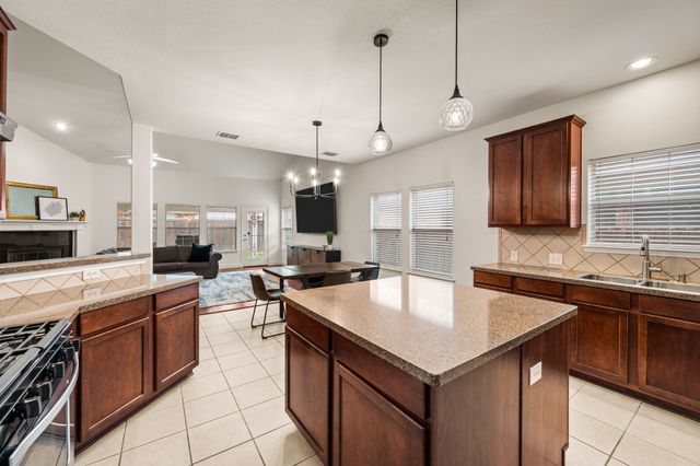 308 Bradbury Drive, Euless, TX 76040