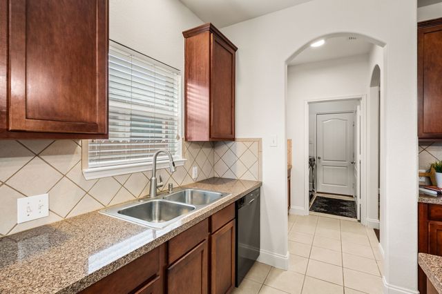 308 Bradbury Drive, Euless, TX 76040