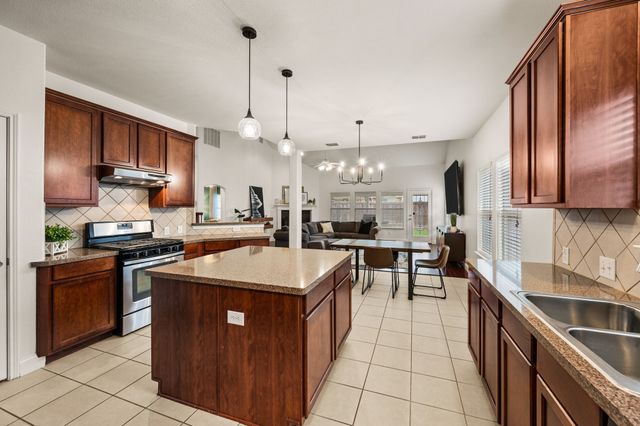 308 Bradbury Drive, Euless, TX 76040