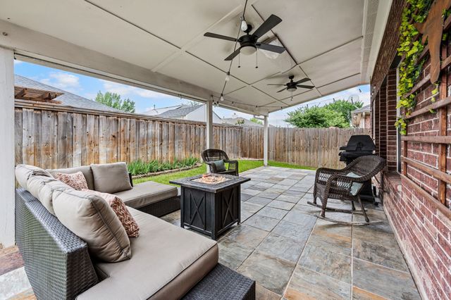 308 Bradbury Drive, Euless, TX 76040