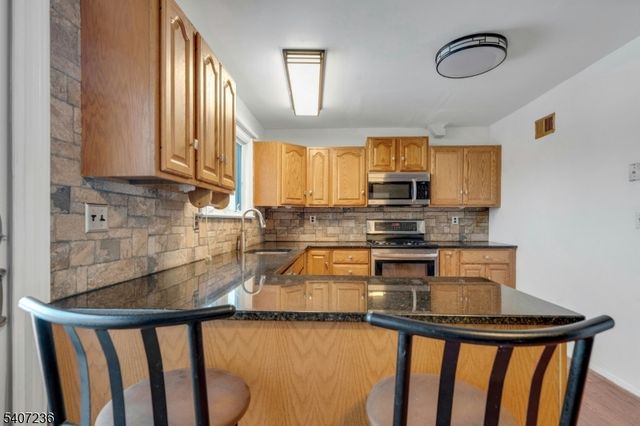 573 Dell Pl, Stanhope Boro, NJ 07874