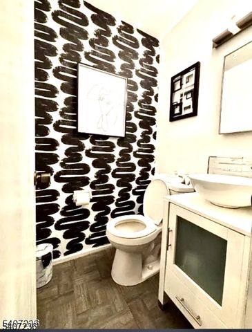 573 Dell Pl, Stanhope Boro, NJ 07874