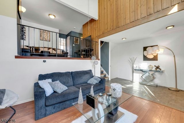 573 Dell Pl, Stanhope Boro, NJ 07874