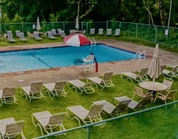 573 Dell Pl, Stanhope Boro, NJ 07874