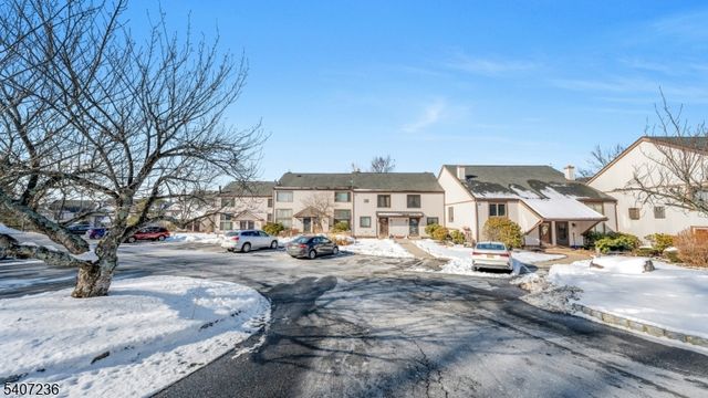 573 Dell Pl, Stanhope Boro, NJ 07874