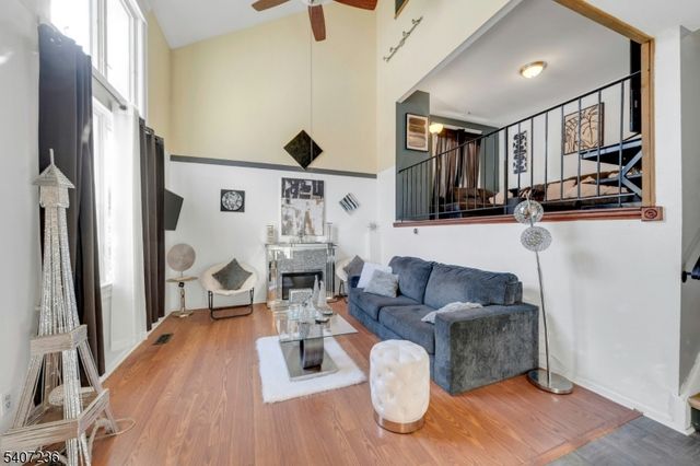 573 Dell Pl, Stanhope Boro, NJ 07874