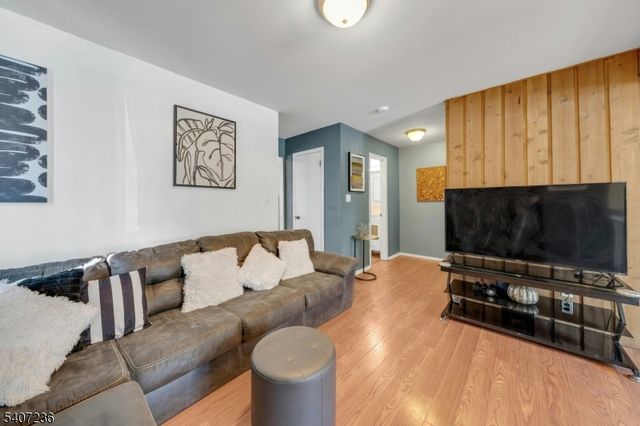 573 Dell Pl, Stanhope Boro, NJ 07874