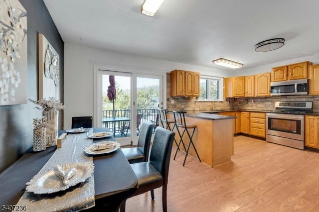 573 Dell Pl, Stanhope Boro, NJ 07874