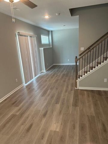 904-906 SW Pampas Circle, Pleasant Hill, MO 64085