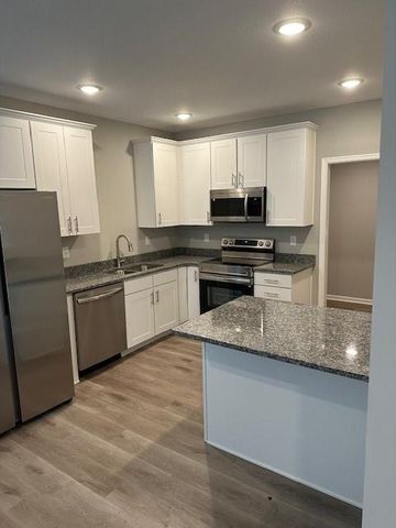 904-906 SW Pampas Circle, Pleasant Hill, MO 64085