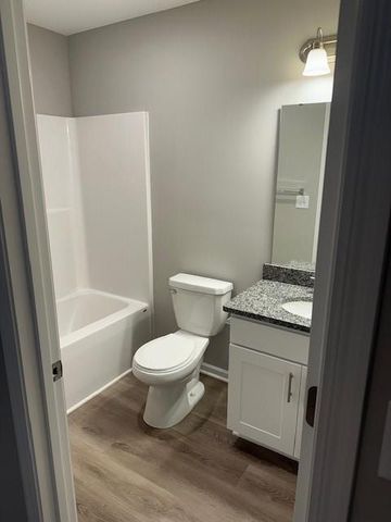 904-906 SW Pampas Circle, Pleasant Hill, MO 64085