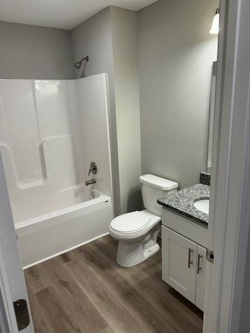 904-906 SW Pampas Circle, Pleasant Hill, MO 64085