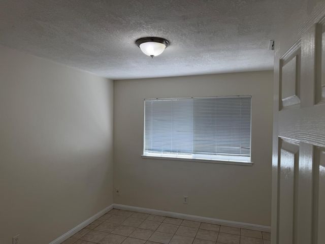 7518 Whisperwillow Dr, Sacramento, CA 95828