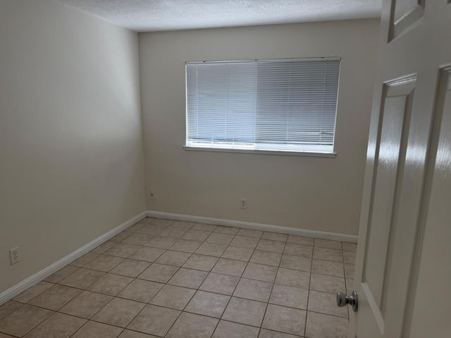 7518 Whisperwillow Dr, Sacramento, CA 95828