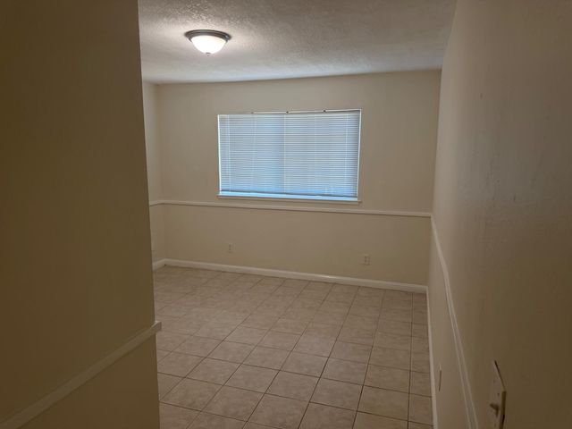 7518 Whisperwillow Dr, Sacramento, CA 95828