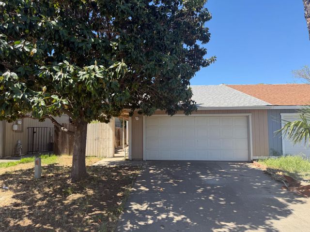 7518 Whisperwillow Dr, Sacramento, CA 95828