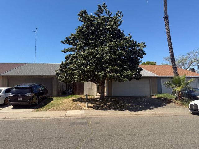 7518 Whisperwillow Dr, Sacramento, CA 95828