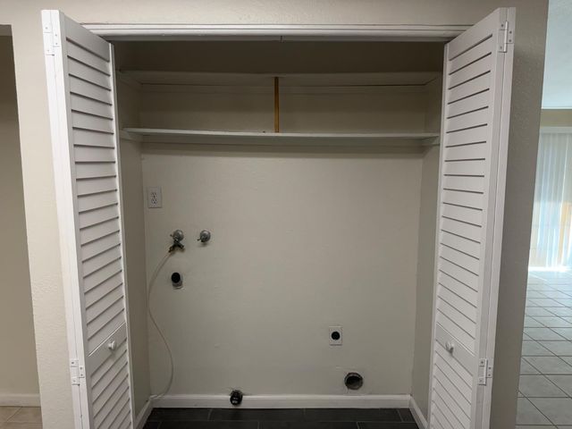 7518 Whisperwillow Dr, Sacramento, CA 95828