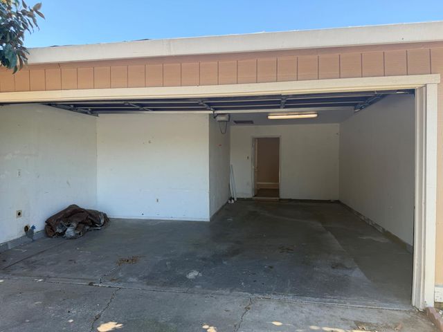 7518 Whisperwillow Dr, Sacramento, CA 95828