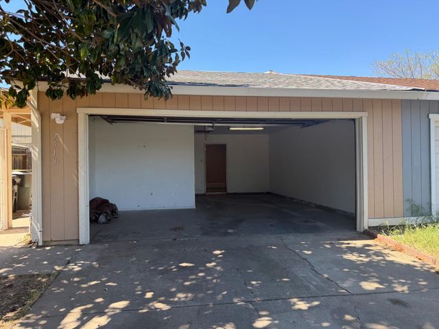 7518 Whisperwillow Dr, Sacramento, CA 95828