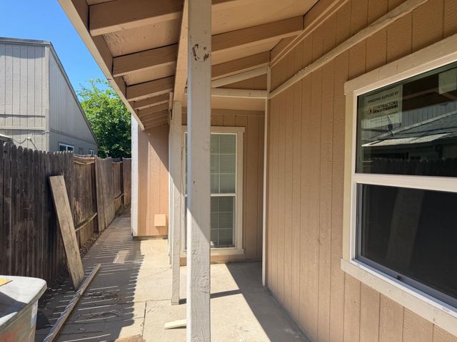 7518 Whisperwillow Dr, Sacramento, CA 95828