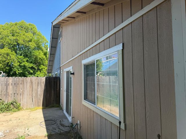 7518 Whisperwillow Dr, Sacramento, CA 95828