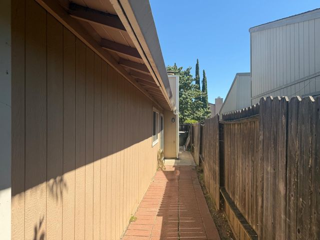 7518 Whisperwillow Dr, Sacramento, CA 95828