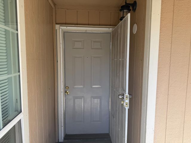 7518 Whisperwillow Dr, Sacramento, CA 95828