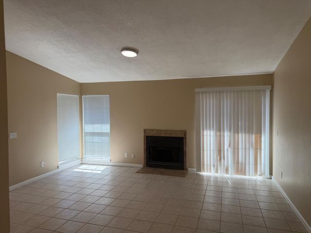 7518 Whisperwillow Dr, Sacramento, CA 95828