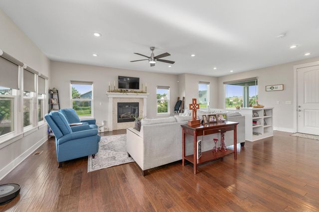 5104 N Colonial Ave, Bel Aire, KS 67226