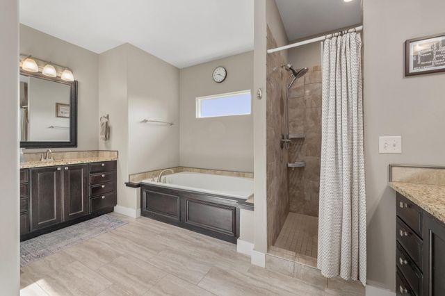5104 N Colonial Ave, Bel Aire, KS 67226