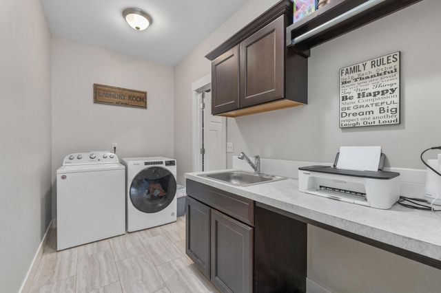 5104 N Colonial Ave, Bel Aire, KS 67226