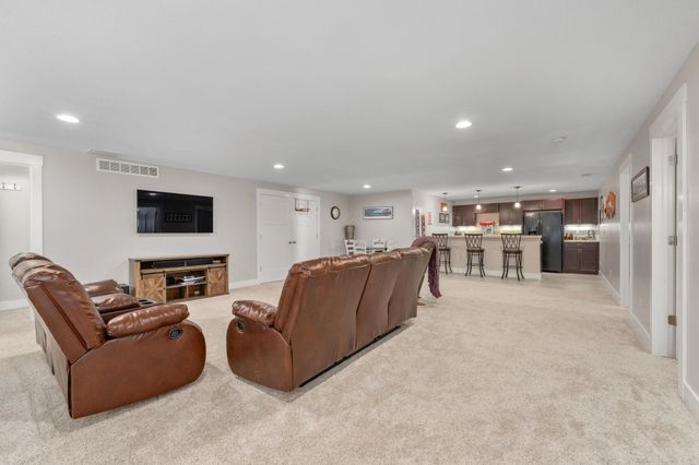 5104 N Colonial Ave, Bel Aire, KS 67226