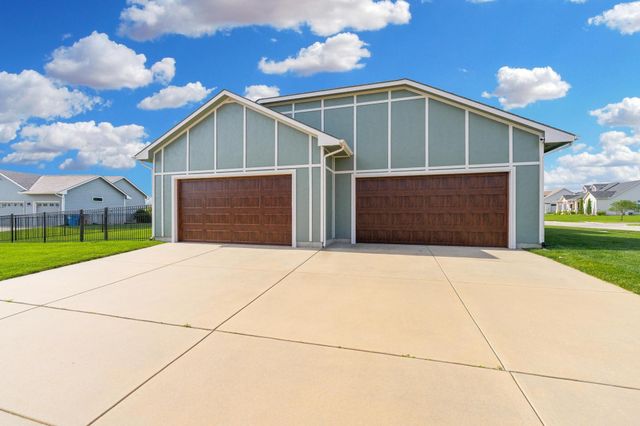 5104 N Colonial Ave, Bel Aire, KS 67226