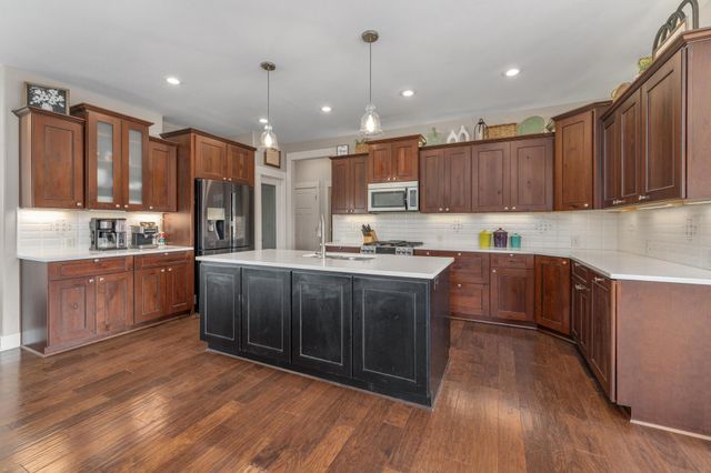 5104 N Colonial Ave, Bel Aire, KS 67226