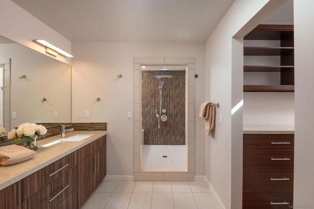 1122 Locust St, San Diego, CA 92106