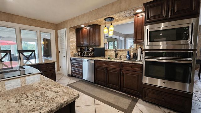 8332 COUNTRYWOOD FWY, Memphis, TN 38016