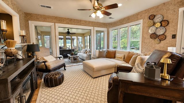 8332 COUNTRYWOOD FWY, Memphis, TN 38016