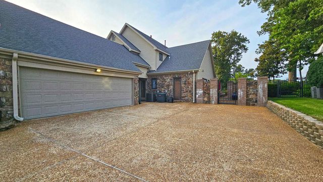 8332 COUNTRYWOOD FWY, Memphis, TN 38016
