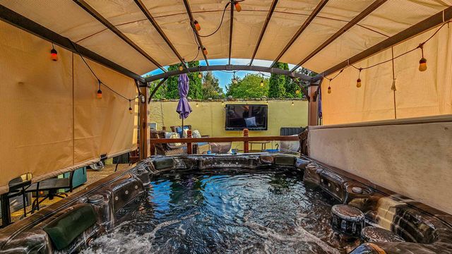 8332 COUNTRYWOOD FWY, Memphis, TN 38016