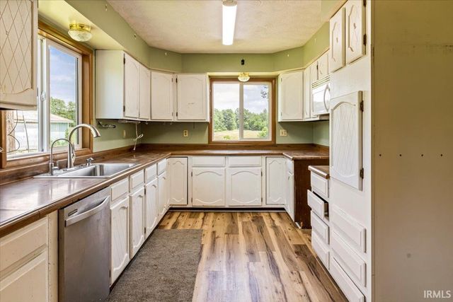 1519 S Willman Road, Hartford City, IN 47348