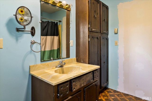 1519 S Willman Road, Hartford City, IN 47348
