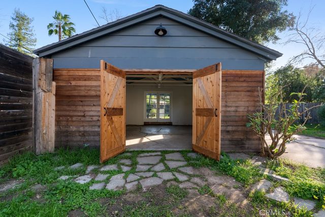 22050 Ybarra, Woodland Hills, CA 91364