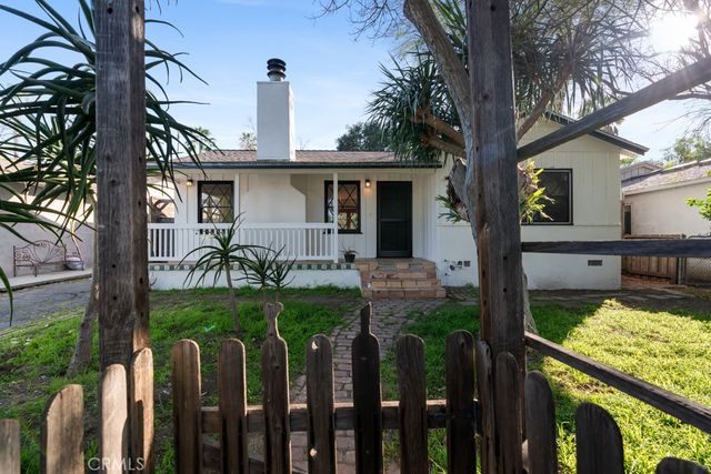 22050 Ybarra, Woodland Hills, CA 91364