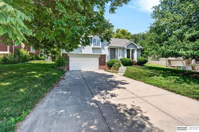 2606 Blackhawk Drive, Bellevue, NE 68123